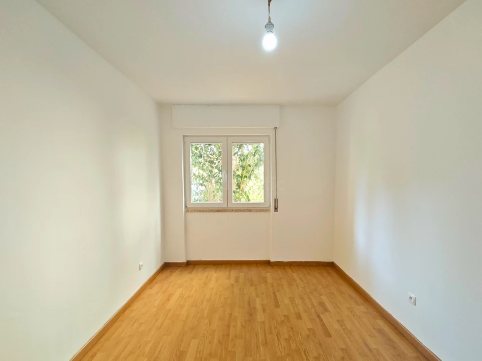 Apartamento T7 para Venda em Santo António dos Cavaleiros e Frielas Foto 22