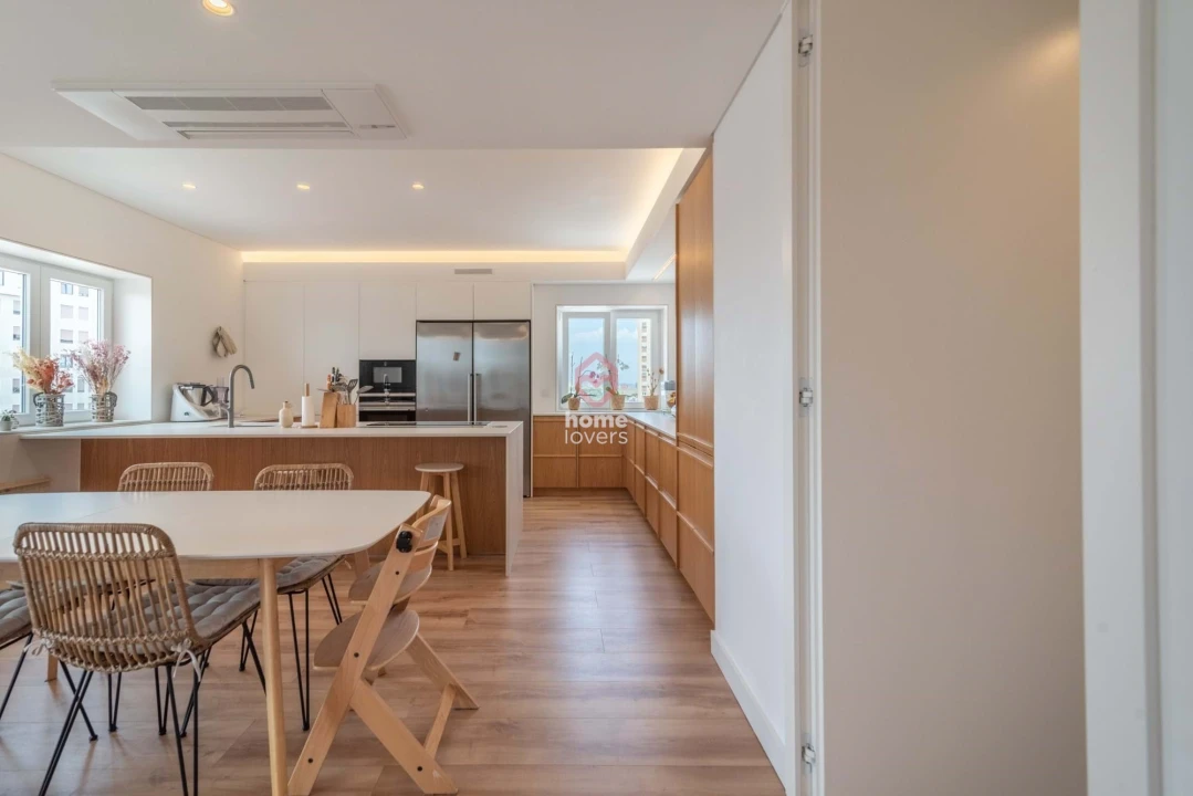 Apartamento T3 para Venda em Areeiro Foto 4