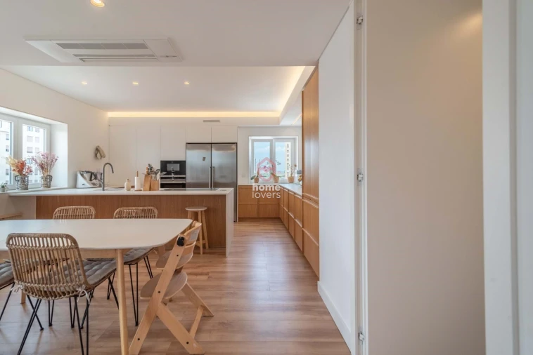 Apartamento T3 para Venda em Areeiro Foto 4