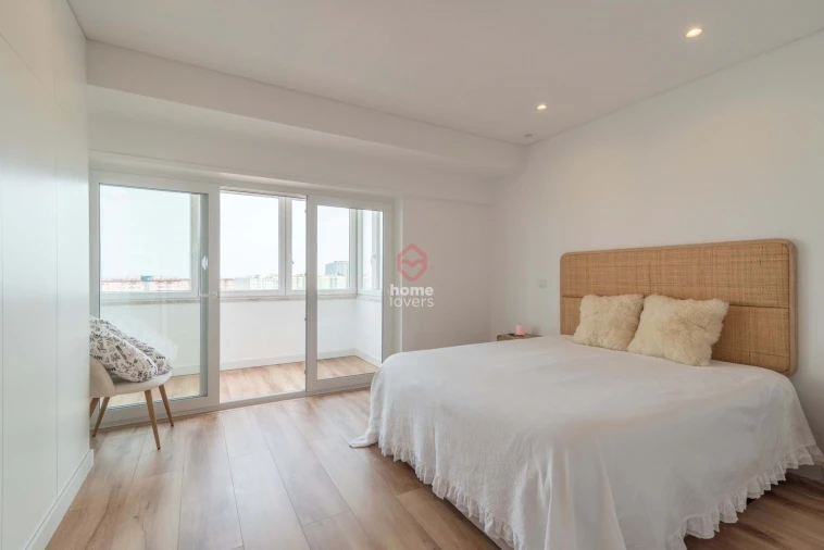 Apartamento T3 para Venda em Areeiro Foto 11