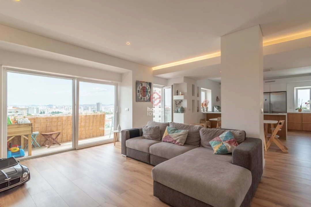 Apartamento T3 para Venda em Areeiro Foto 1