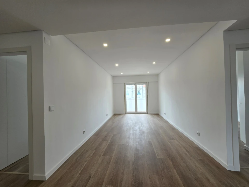 Apartamento T4 para Venda em Venteira Foto 17