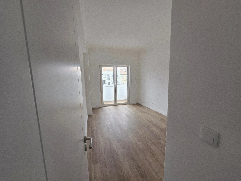 Apartamento T4 para Venda em Venteira Foto 16