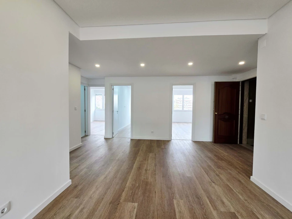 Apartamento T4 para Venda em Venteira Foto 22