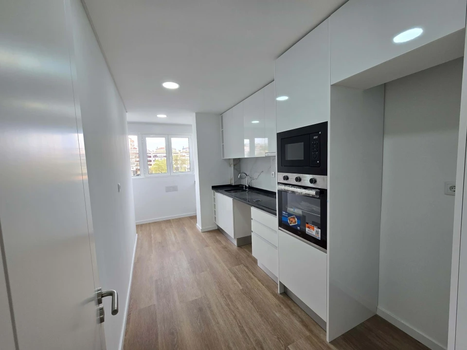 Apartamento T4 para Venda em Venteira Foto 1