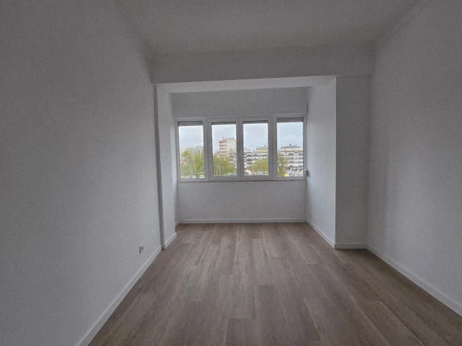 Apartamento T4 para Venda em Venteira Foto 6