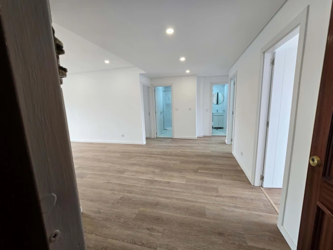 Apartamento T4 para Venda em Venteira Foto 4