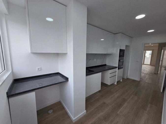 Apartamento T4 para Venda em Venteira Foto 2