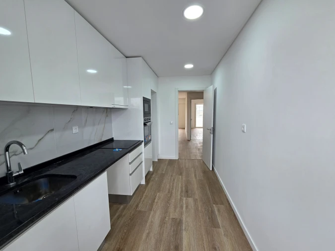 Apartamento T4 para Venda em Venteira Foto 8