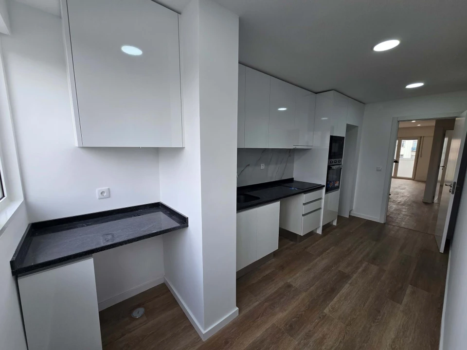 Apartamento T4 para Venda em Venteira Foto 7