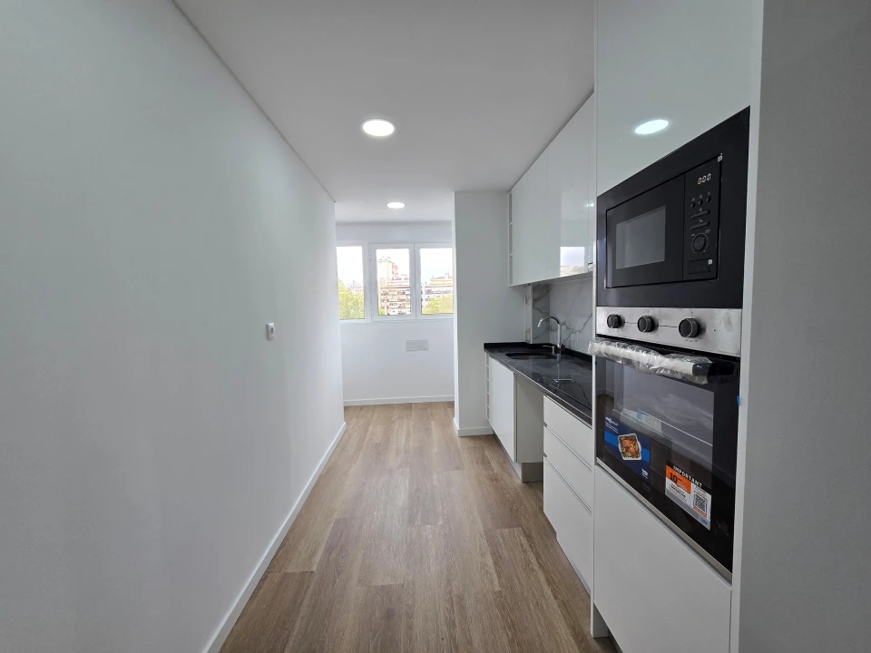 Apartamento T4 para Venda em Venteira Foto 9