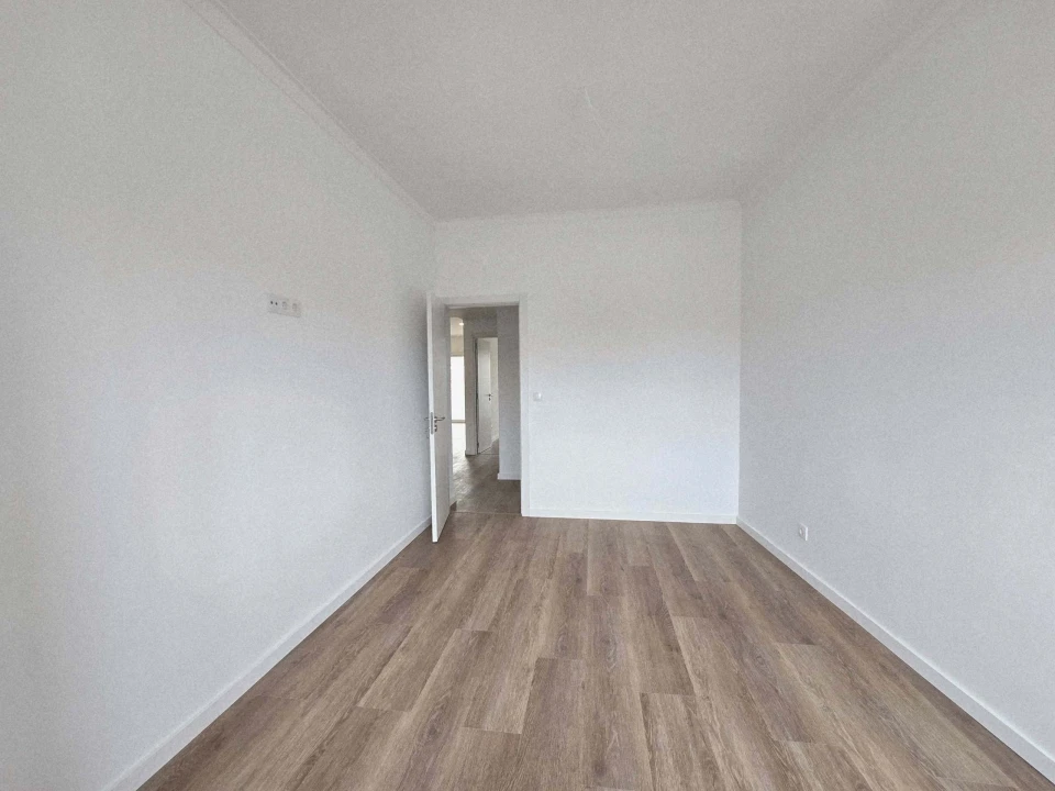 Apartamento T4 para Venda em Venteira Foto 5