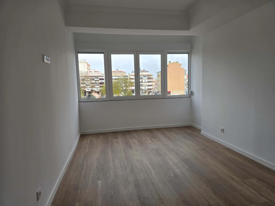 Apartamento T4 para Venda em Venteira Foto 19