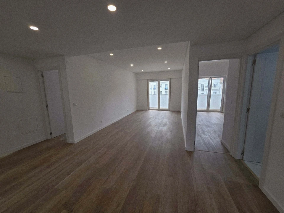 Apartamento T4 para Venda em Venteira Foto 3