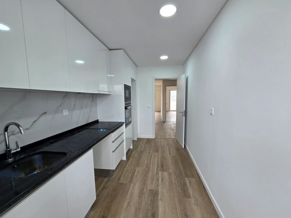 Apartamento T4 para Venda em Venteira Foto 8