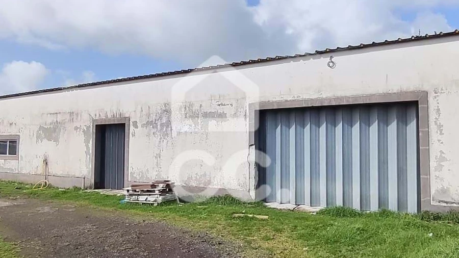 Armazém para Venda em Lajes