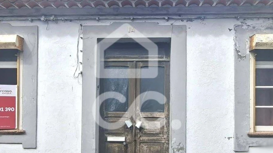 Moradia T2 para Venda em Angra (Santa Luzia)
