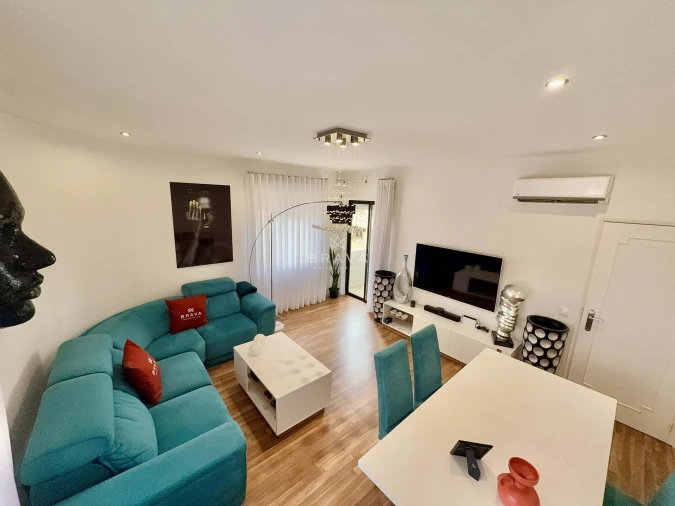 Apartamento T2 para Venda em Quarteira Foto 2