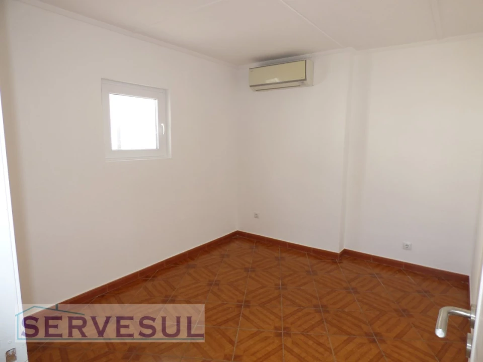 Moradia T4 para Venda em Mexilhoeira Grande Foto 16