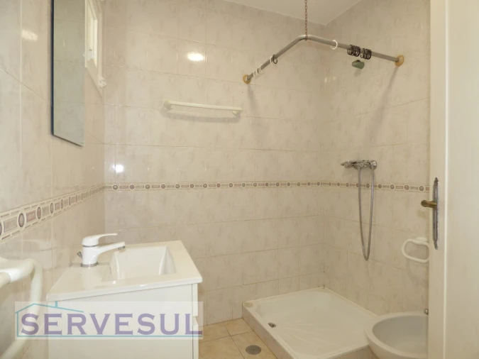 Moradia T4 para Venda em Mexilhoeira Grande Foto 9