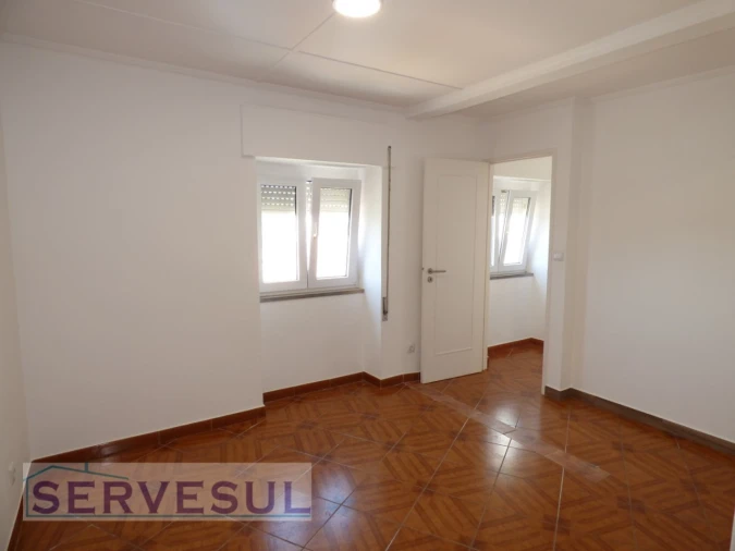 Moradia T4 para Venda em Mexilhoeira Grande Foto 17