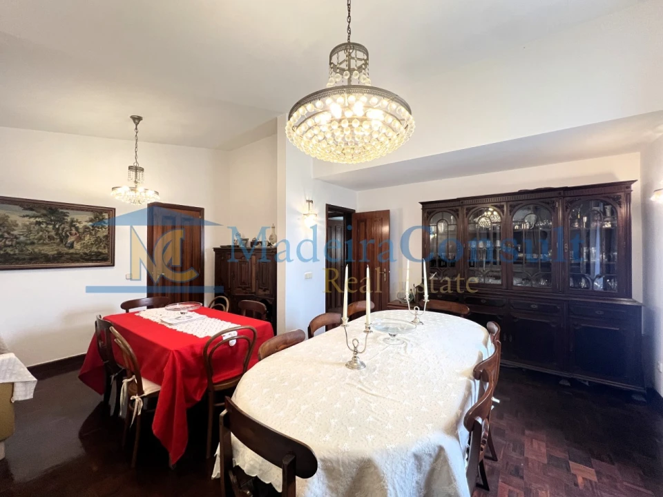 Moradia T4 para Venda em Caniço Foto 8