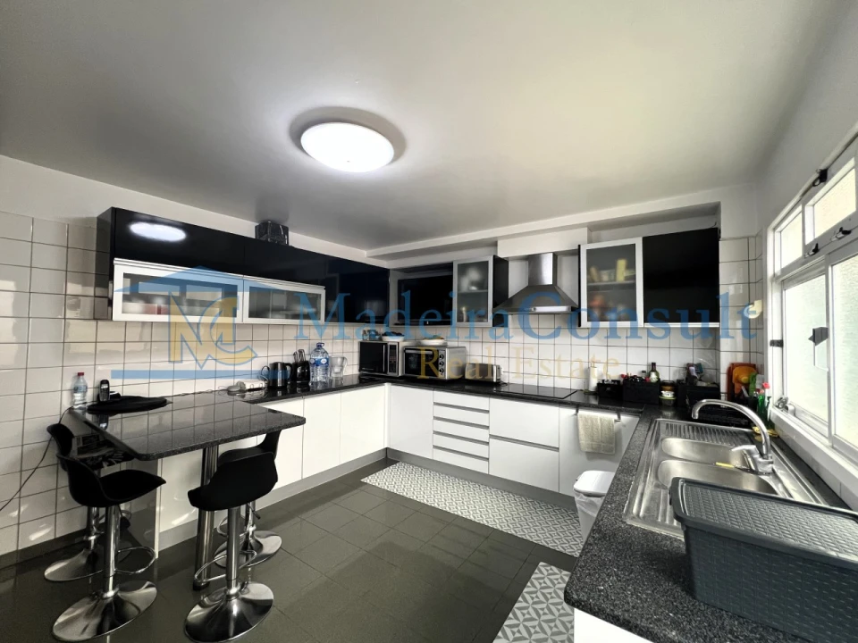 Moradia T4 para Venda em Caniço Foto 9