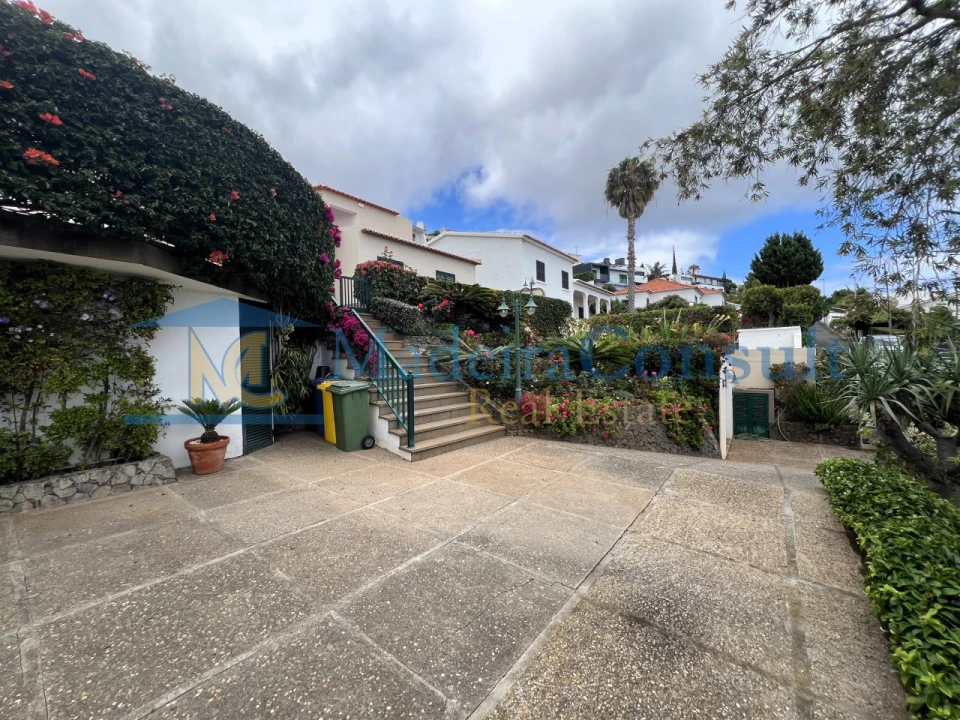 Moradia T4 para Venda em Caniço Foto 22