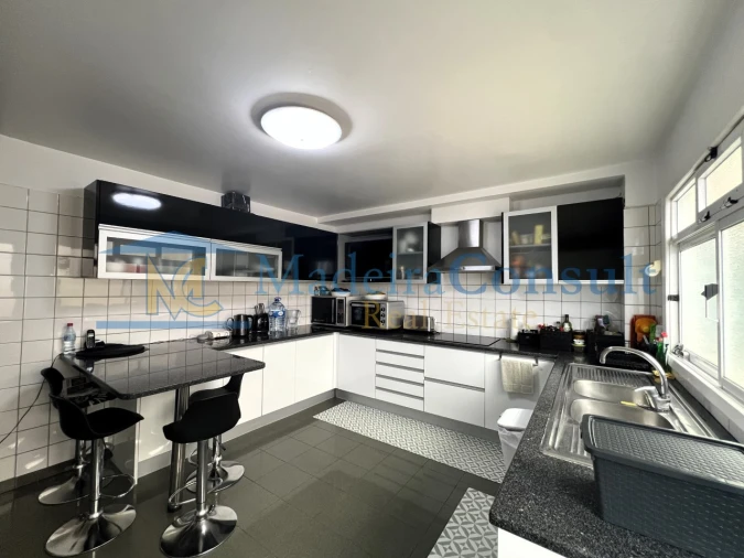 Moradia T4 para Venda em Caniço Foto 9