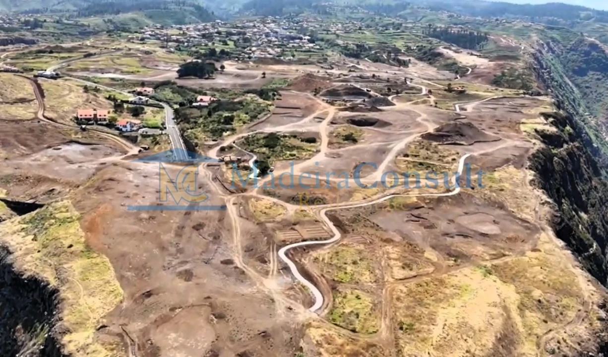 Moradia T2 para Venda em Calheta Foto 17