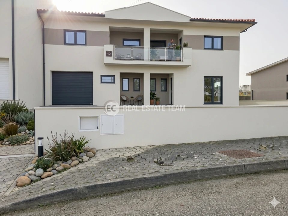 Moradia T4 para Venda em Eixo e Eirol Foto 12