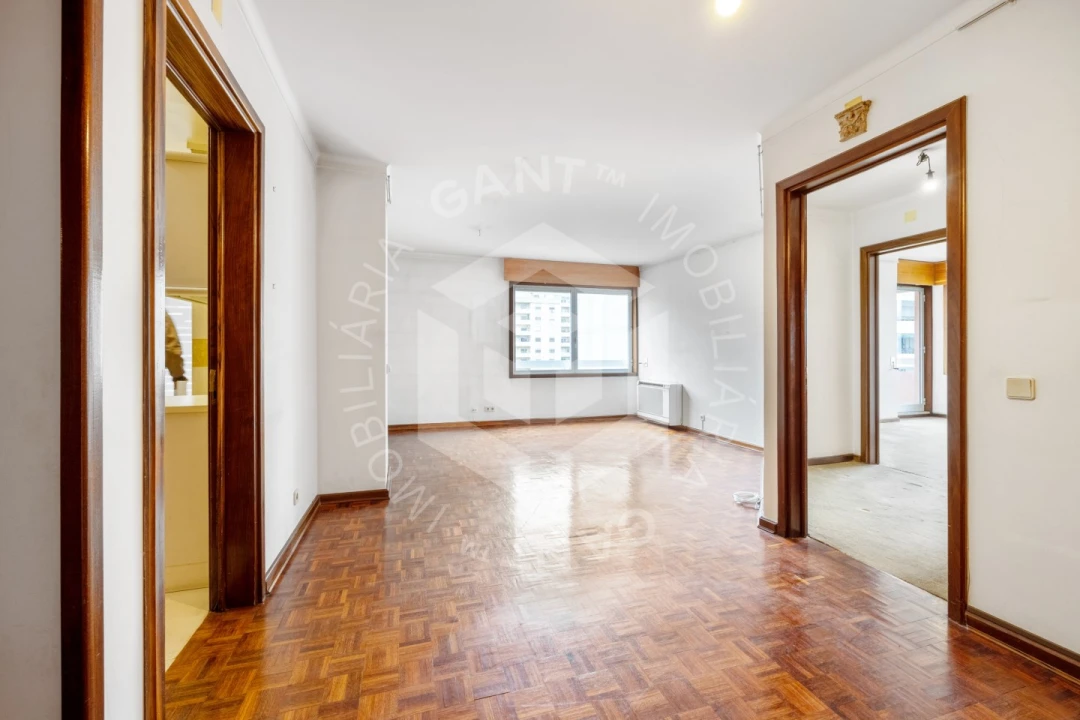 Apartamento T2 para Venda em Algés, Linda-A-Velha e Cruz Quebrada-Dafundo Foto 2