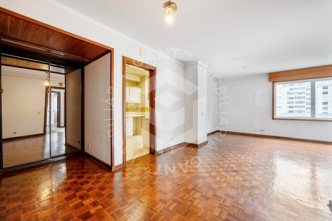 Apartamento T2 para Venda em Algés, Linda-A-Velha e Cruz Quebrada-Dafundo Foto 4