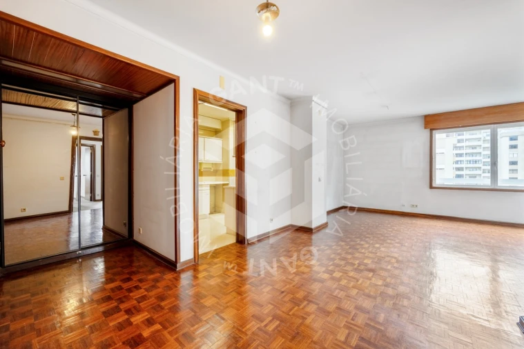 Apartamento T2 para Venda em Algés, Linda-A-Velha e Cruz Quebrada-Dafundo Foto 4