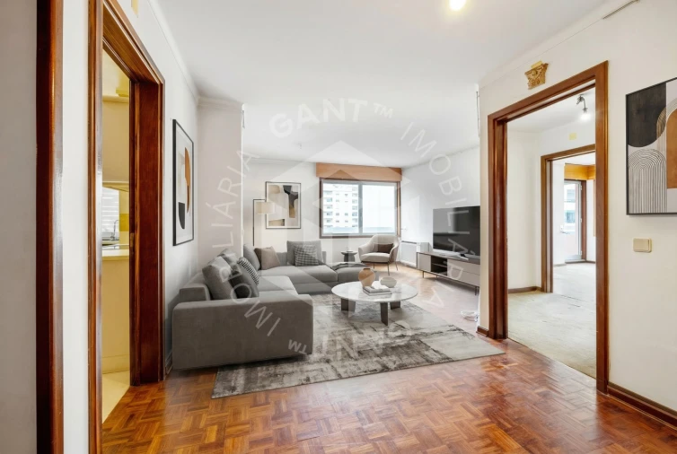 Apartamento T2 para Venda em Algés, Linda-A-Velha e Cruz Quebrada-Dafundo Foto 1