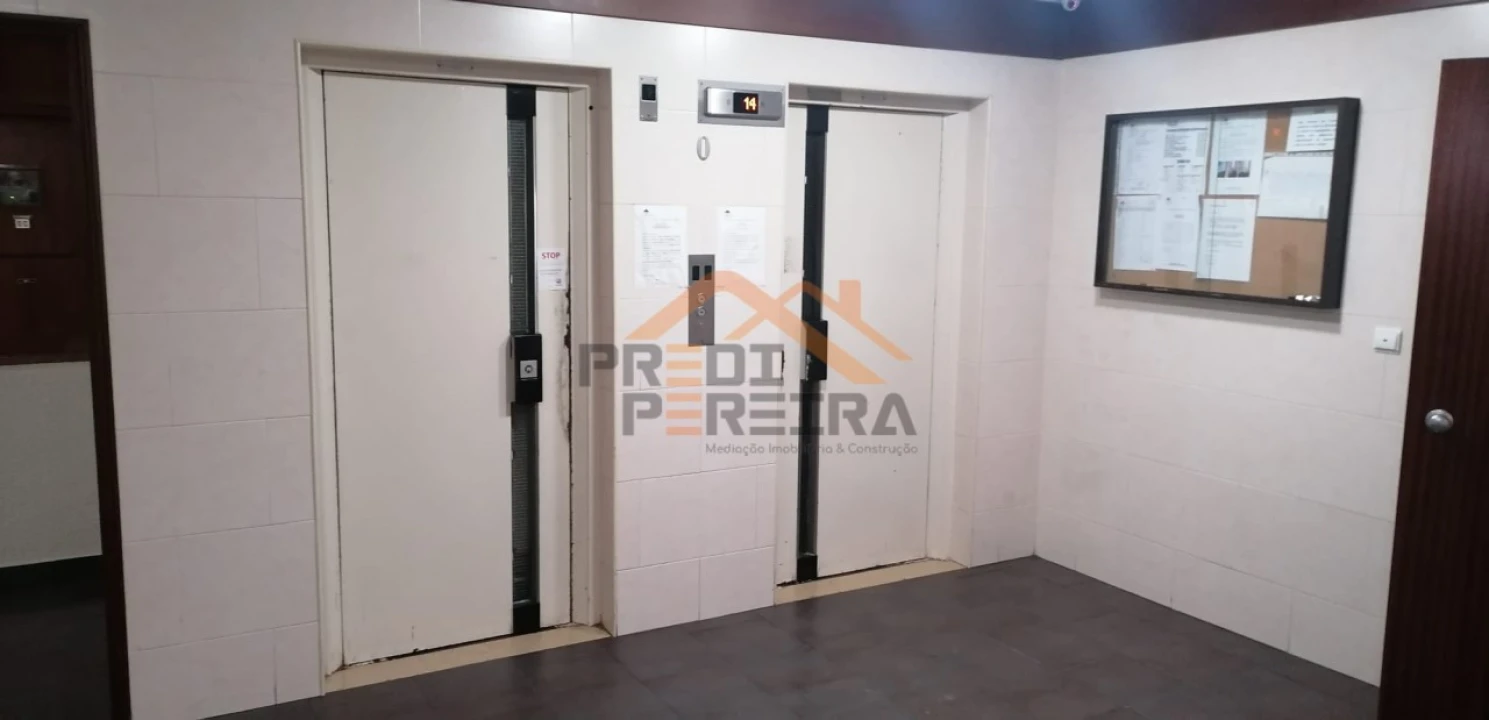 Apartamento T3 para Venda em Santo António dos Cavaleiros e Frielas Foto 5