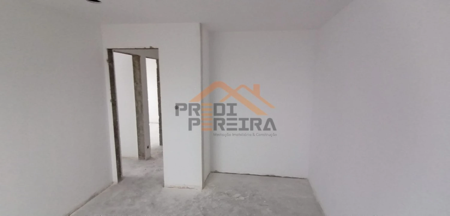 Apartamento T3 para Venda em Santo António dos Cavaleiros e Frielas Foto 13