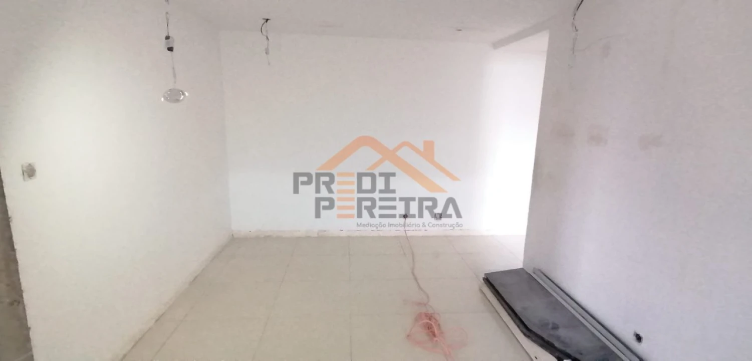 Apartamento T3 para Venda em Santo António dos Cavaleiros e Frielas Foto 3