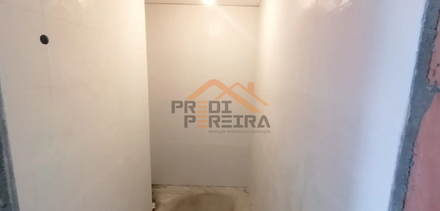 Apartamento T3 para Venda em Santo António dos Cavaleiros e Frielas Foto 18