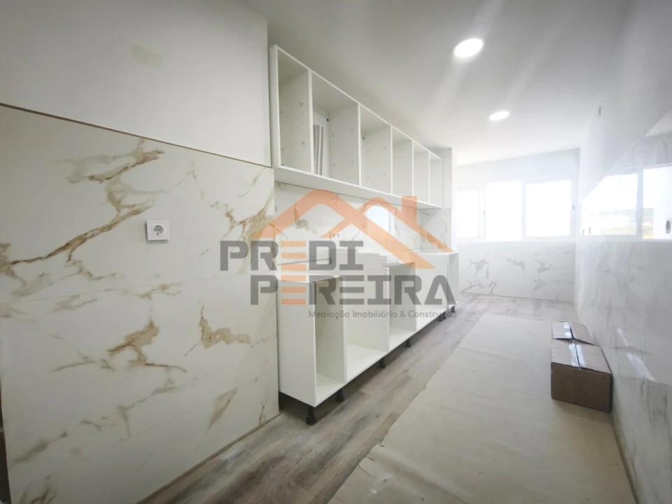 Apartamento T3 para Venda em Santo António dos Cavaleiros e Frielas Foto 1