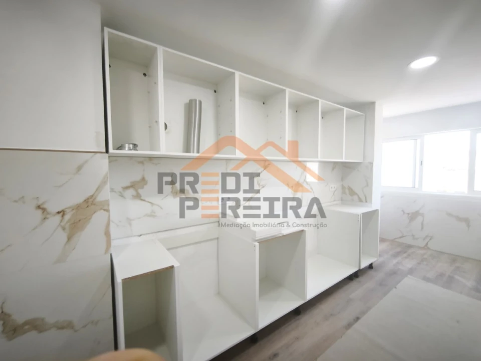 Apartamento T3 para Venda em Santo António dos Cavaleiros e Frielas Foto 2