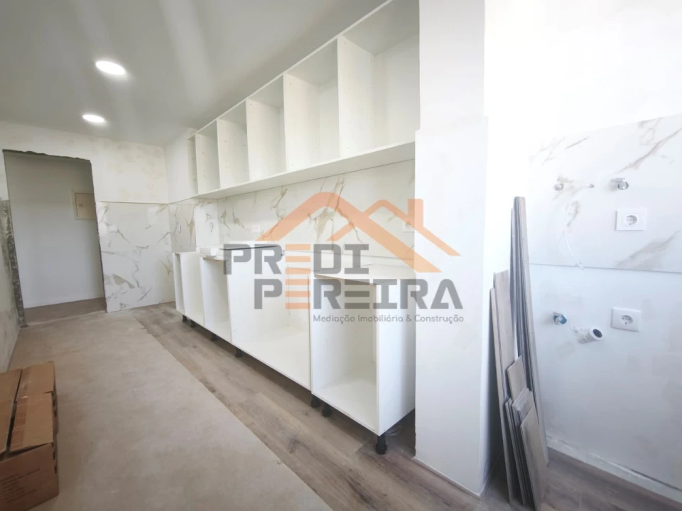 Apartamento T3 para Venda em Santo António dos Cavaleiros e Frielas Foto 4