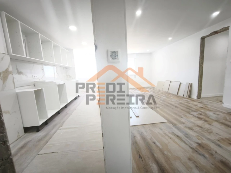 Apartamento T3 para Venda em Santo António dos Cavaleiros e Frielas Foto 5