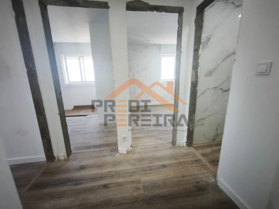 Apartamento T3 para Venda em Santo António dos Cavaleiros e Frielas Foto 9