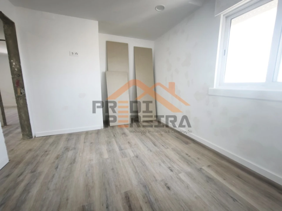 Apartamento T3 para Venda em Santo António dos Cavaleiros e Frielas Foto 11