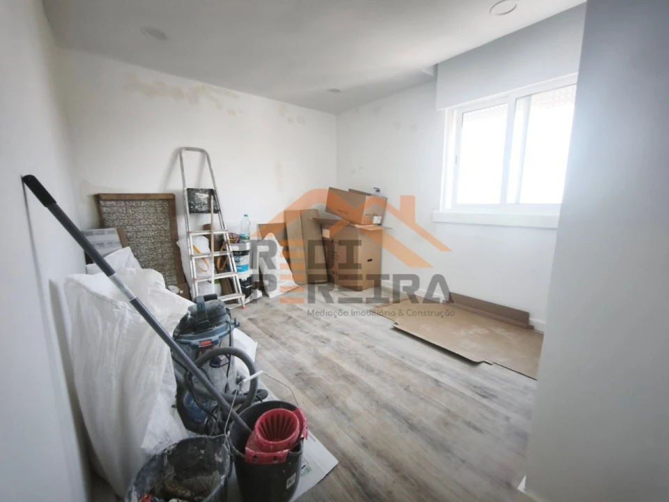 Apartamento T3 para Venda em Santo António dos Cavaleiros e Frielas Foto 13