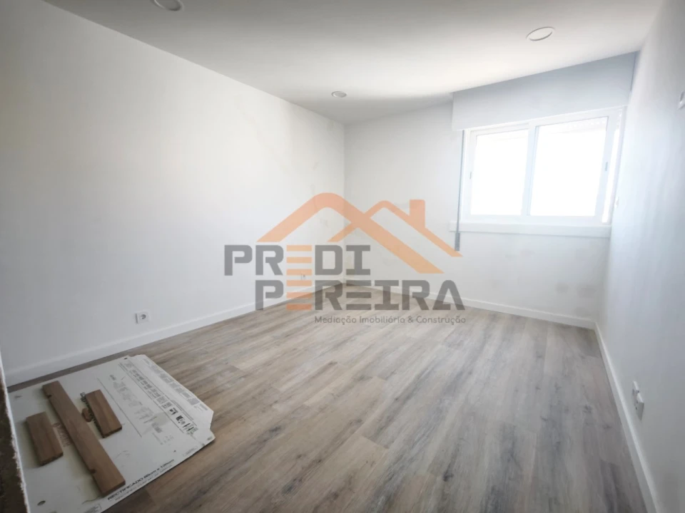 Apartamento T3 para Venda em Santo António dos Cavaleiros e Frielas Foto 14