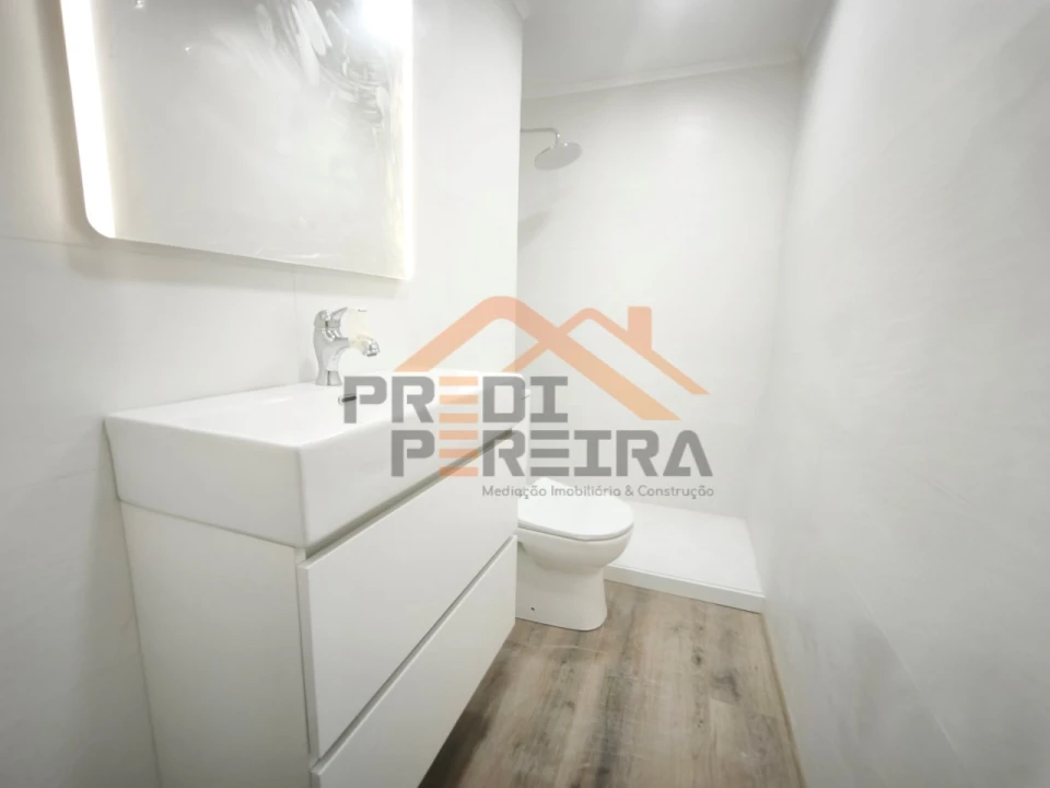 Apartamento T3 para Venda em Santo António dos Cavaleiros e Frielas Foto 16