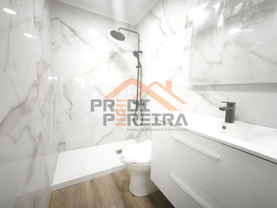 Apartamento T3 para Venda em Santo António dos Cavaleiros e Frielas Foto 17