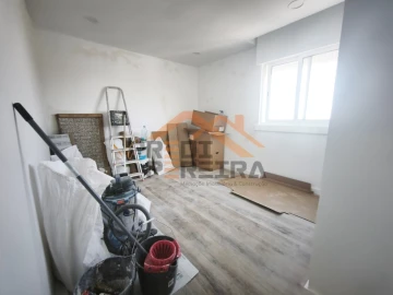Apartamento T3 para Venda em Santo António dos Cavaleiros e Frielas